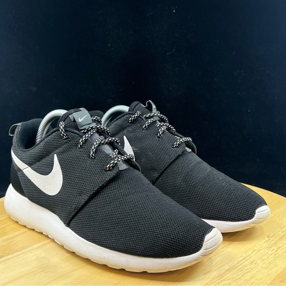Nike Womens Roshe One 844994-002 Black Running Shoes Sneakers Size 8.5 - Picture 7 of 9